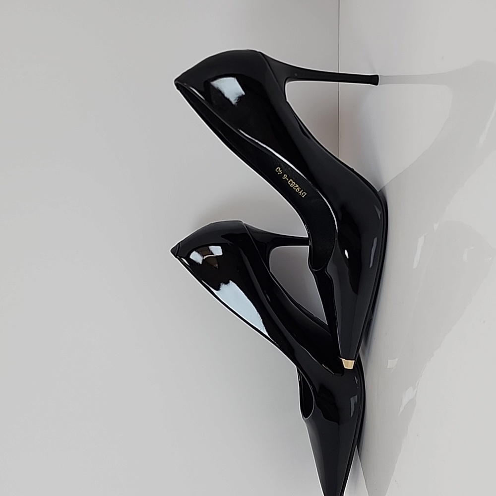 Big Tree Women Patent Pointed Black Heels with Gold Accents Size 8